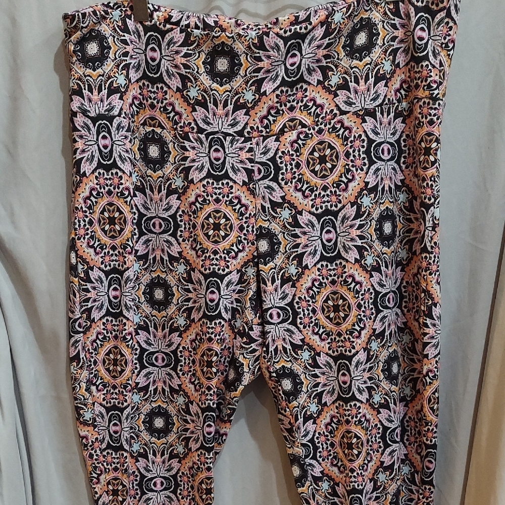 ULTRA FLIRT Colorful Patterned Leggings